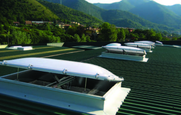 Capannone industriale — Evacuatori EFC e lucernari